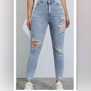 Levi’s 711, Light Washed, Mid Rise Distressed, Skinny Jeans, 32W X 30L=SZ 14